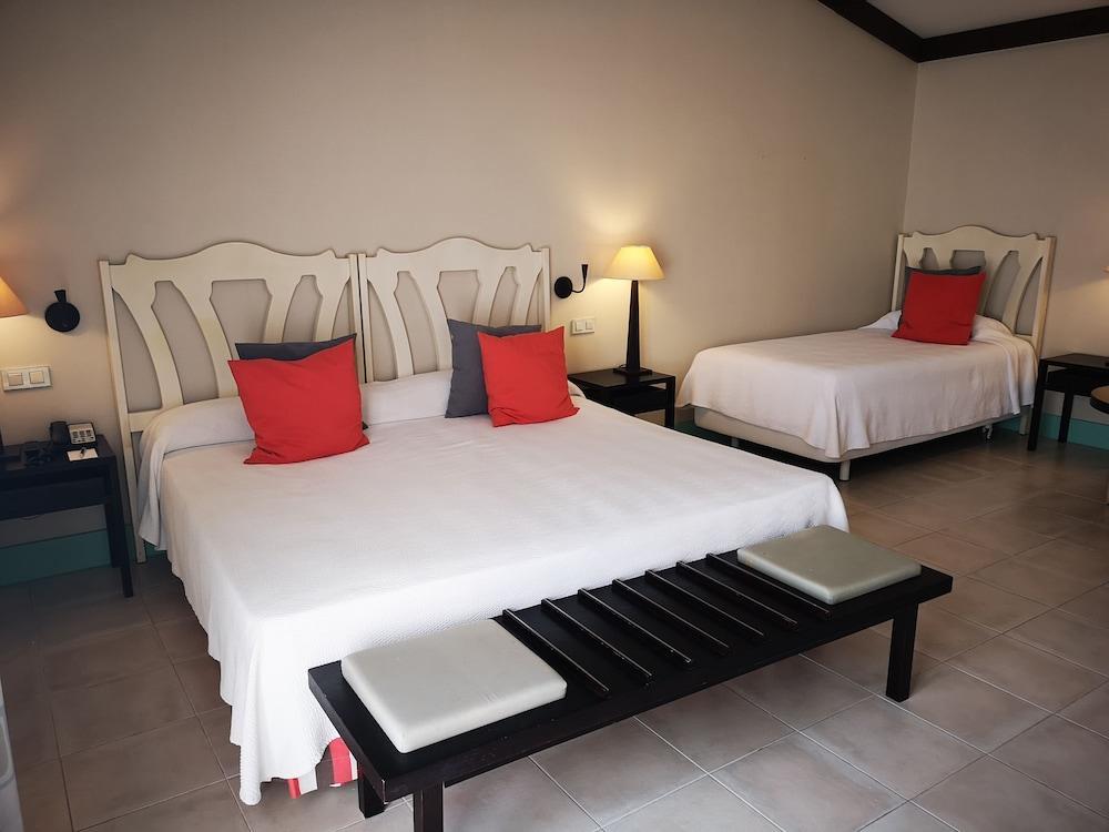 Hotel Encinar De Sotogrande Bagian luar foto