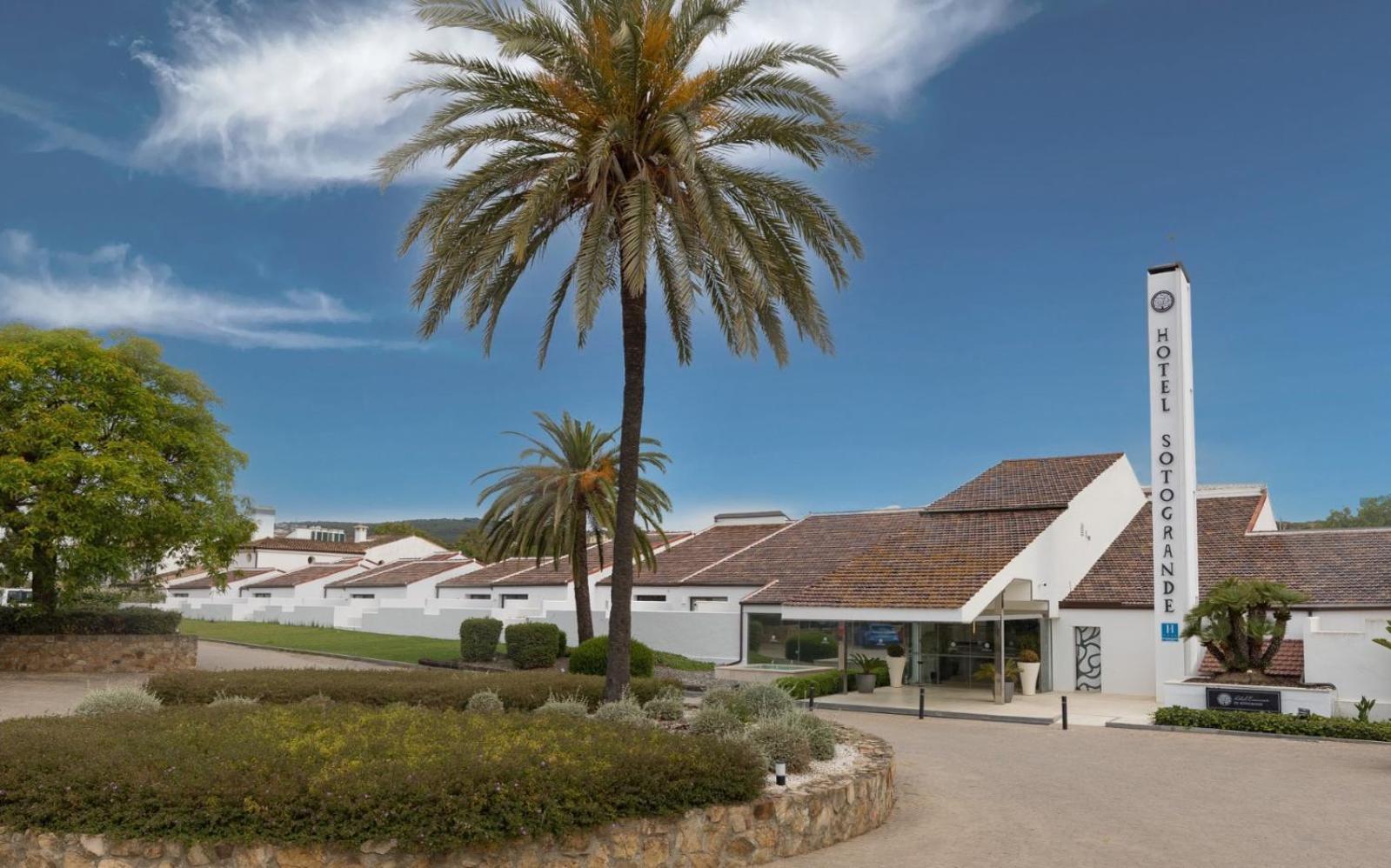 Hotel Encinar De Sotogrande Bagian luar foto